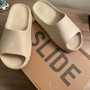 YEEZY SLIDE - Color Bone, Size 6.5 WOMENS